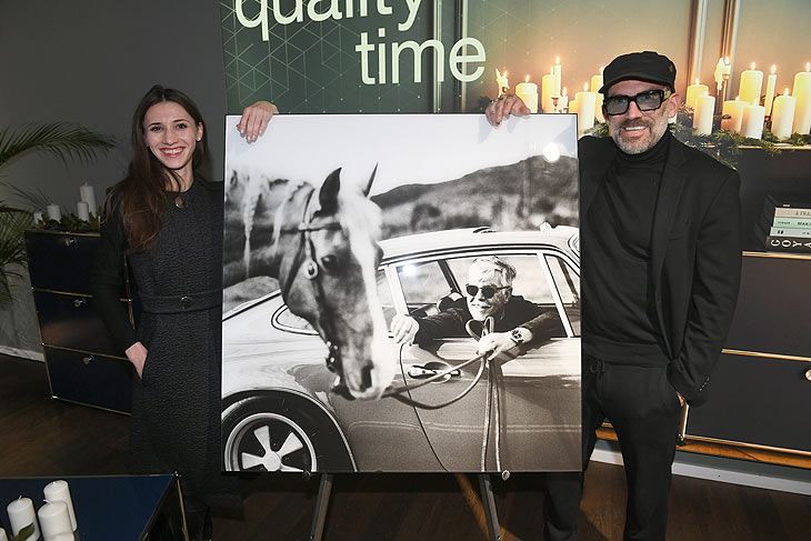Die Prima Ballerina Maria Baranova und der Fotok&uuml;nstler Bart Kuykens zeigen sich bei der Photo & NFT Vernissage with Auction des Fotok&uuml;nstlers Bart Kuykens im USM Showroom &copy;Fotos &bdquo;Felix H&ouml;rhager&ldquo;